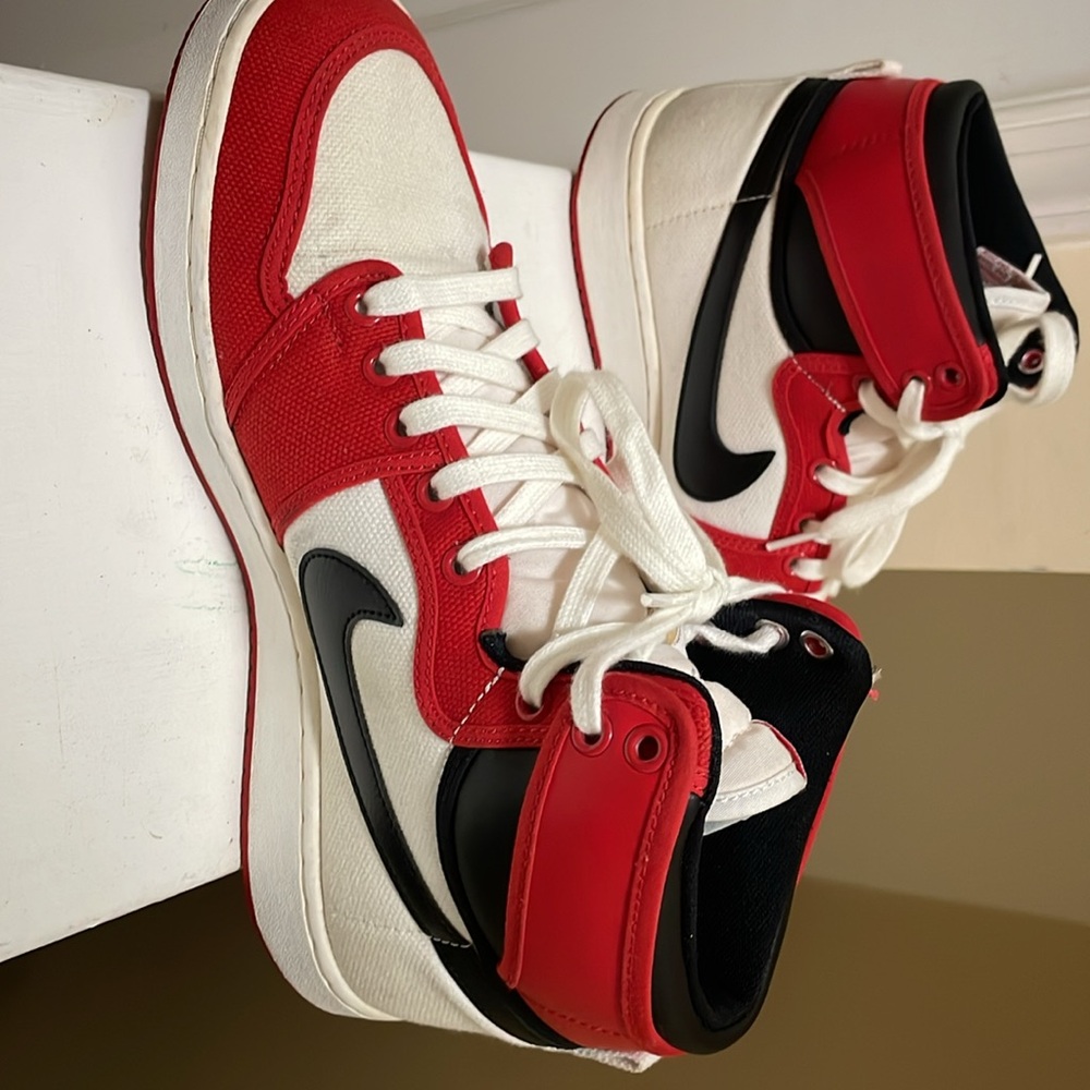 Air Jordan 1 KO Chicago 2021 W/ box in good condition